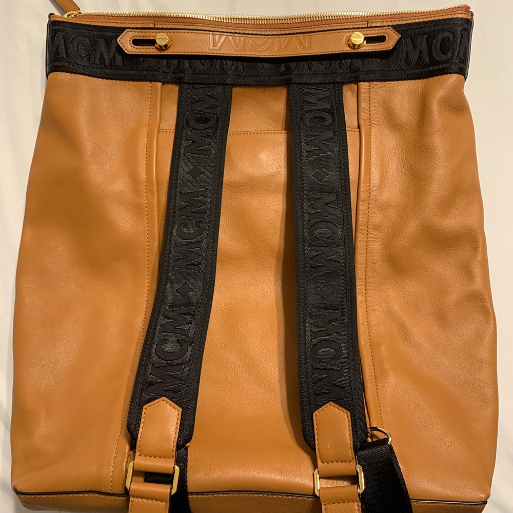 MCM backpack ( LG size ) - Picture 3 of 13